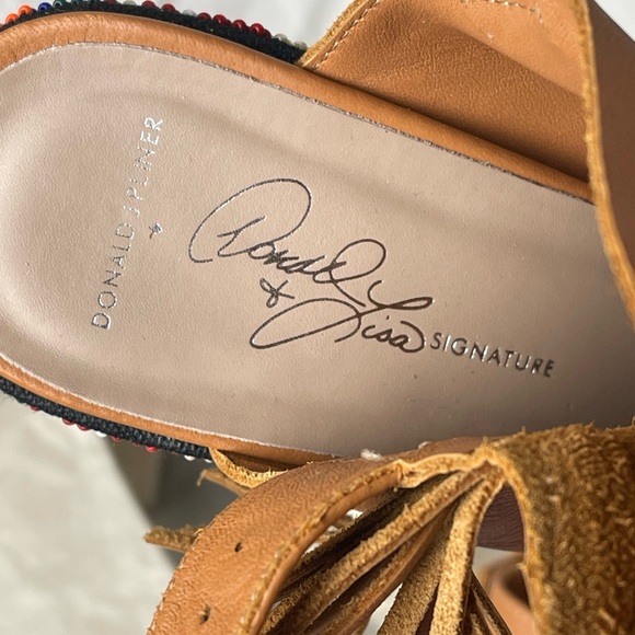 NWOT Donald J. Pliner OMARA Donald & Lisa Signature Beaded Block Heels Size 8.5 - Picture 17 of 17